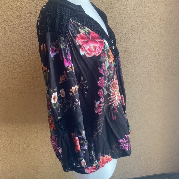 JOHNNY WAS SILK AND VELVET BLOUSE - Picture 4 of 9